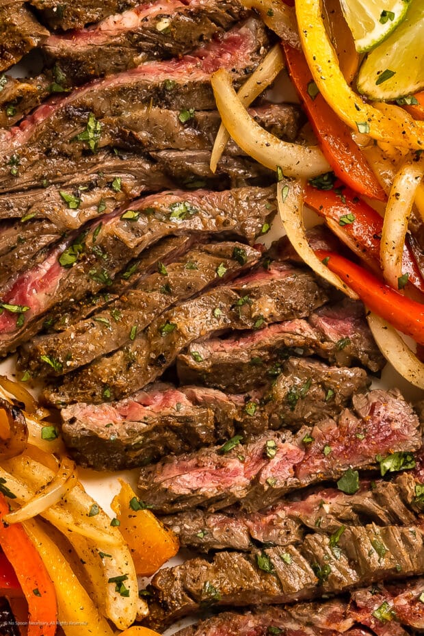 Close-up photo of juicy, grilled skirt steak fajita meat.
