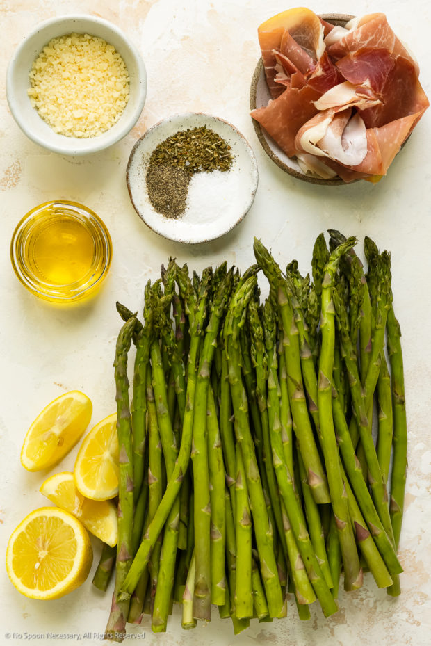 Overhead photo of all the ingredients in prosciutto wrapped asparagus recipe.