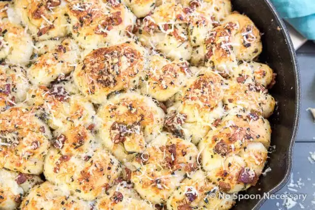 Bacon & Garlic Pull Apart Knots with Beer Cheese Sauce