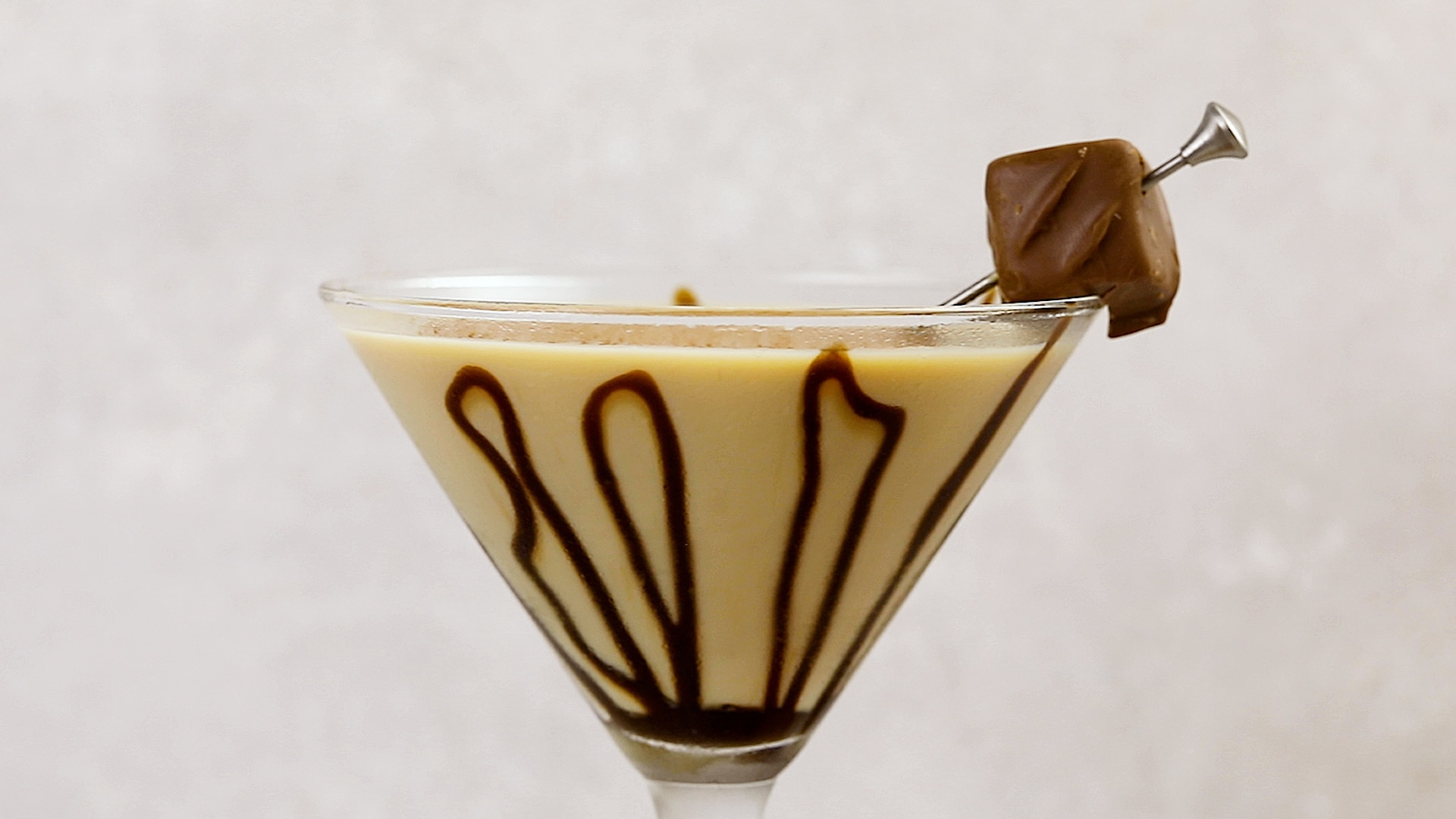 https://www.nospoonnecessary.com/wp-content/uploads/2020/07/Chocolate-Martini-Step-7.jpg