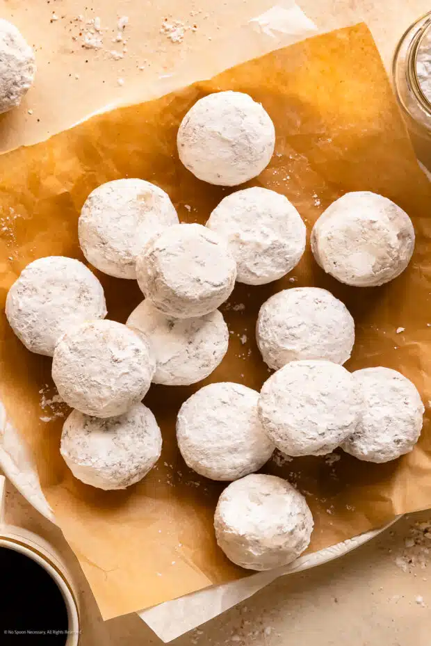 Photo of a serving tray containing with powdered sugar donut holes.